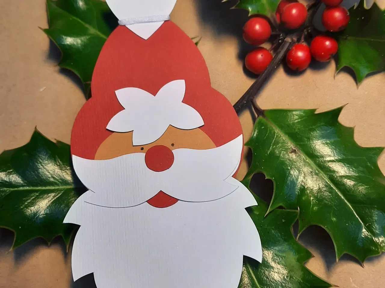 Billede 1 - Julenisser til ophæng: 9 kr/stk