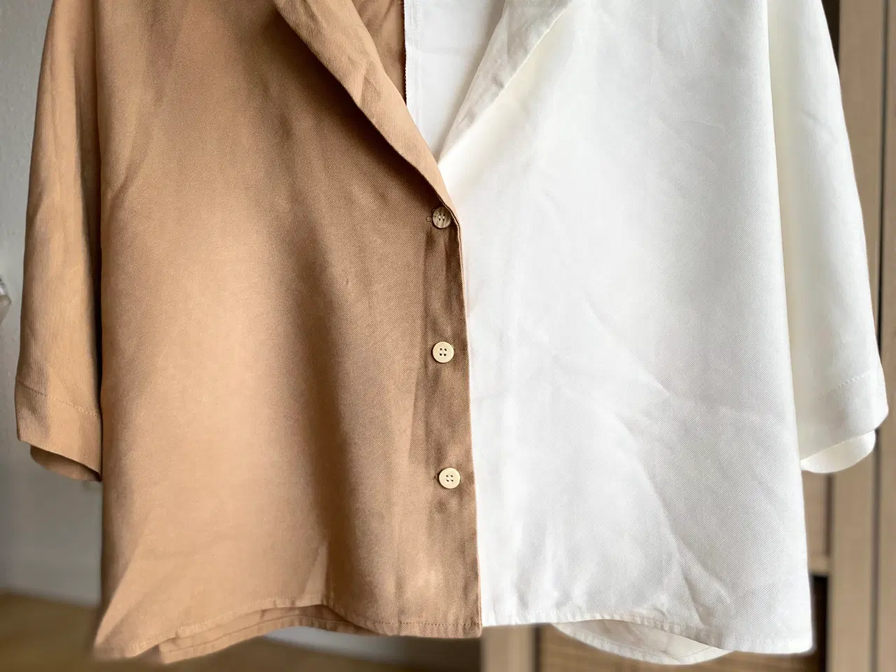 Billede 1 - MNG to-farvet bluse i M