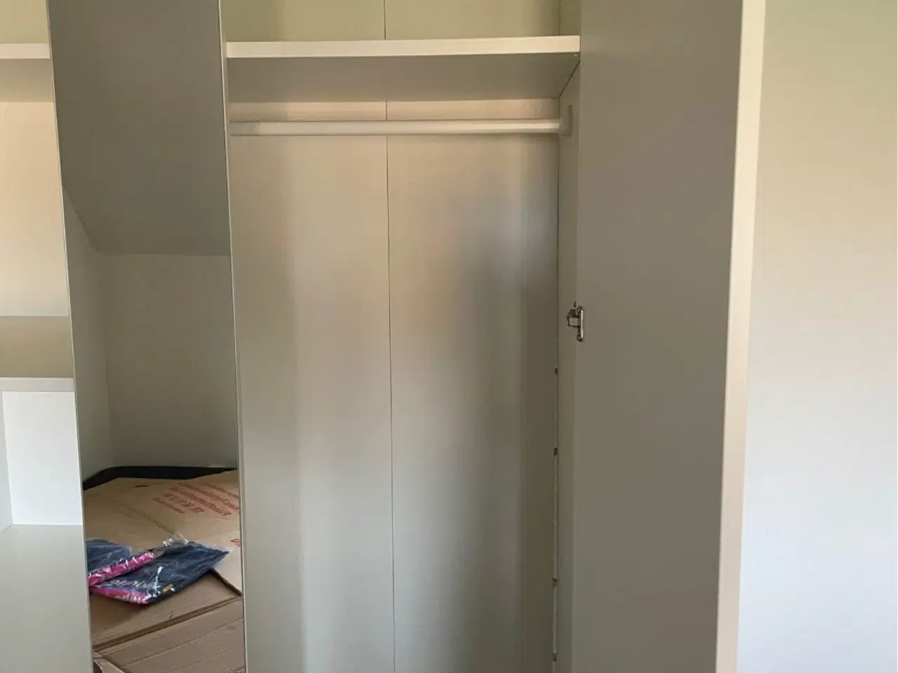 Billede 4 - Ikea garderobeskab med spejl 