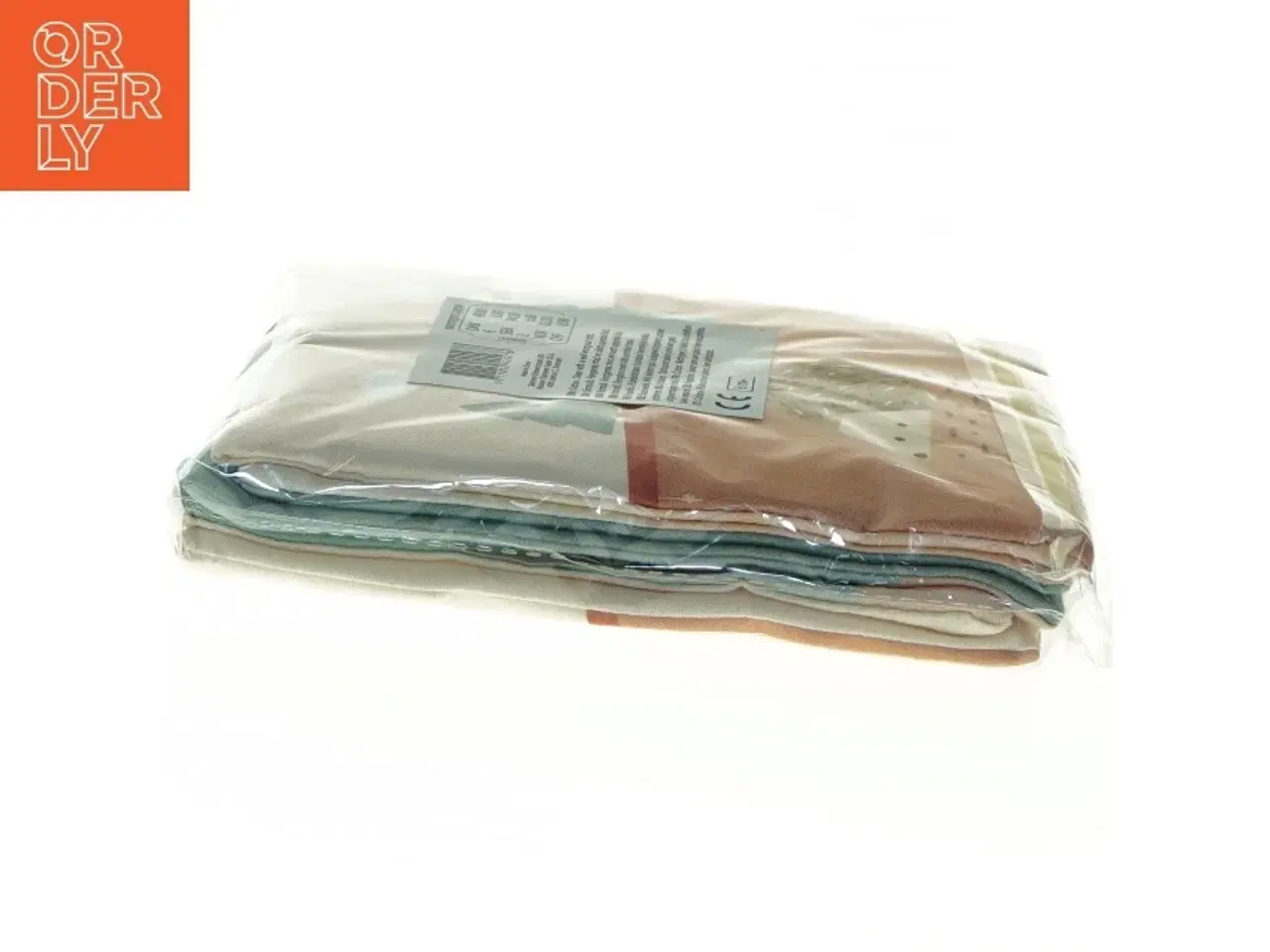 Billede 4 - Bomuldsstof med dyre- og naturmotiv fra Søstrene Grene (str. 14 x, 15 cm)