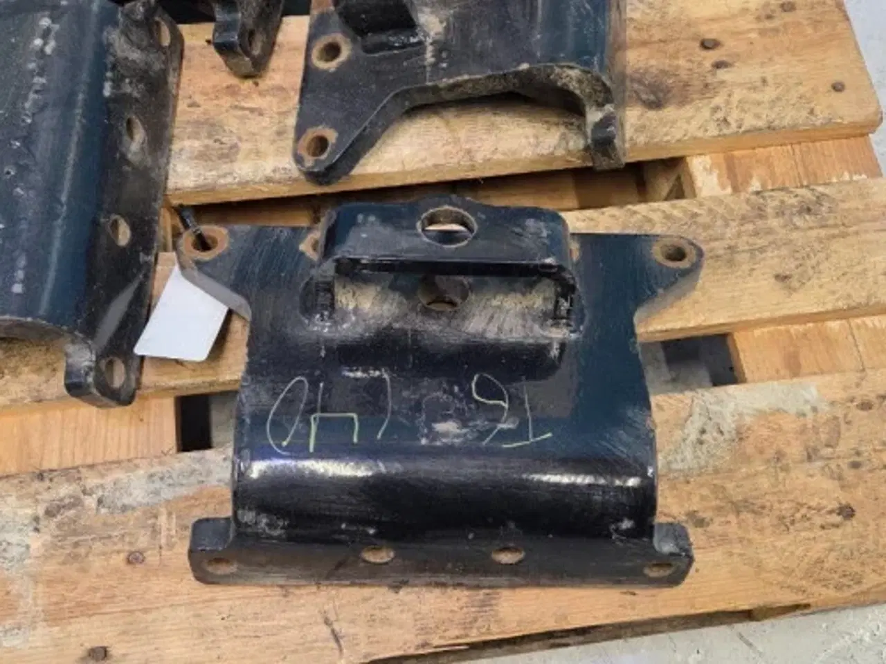 Billede 12 - New Holland T6.125 Beslag 87633845  6Stk