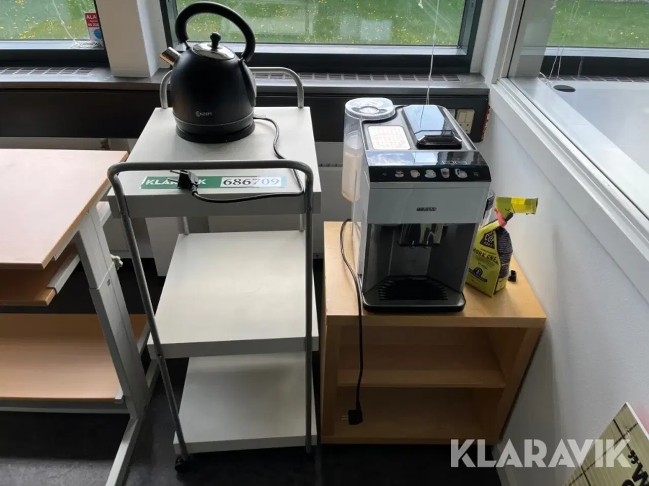 Billede 6 - Borde, kaffemaskine og elkedel