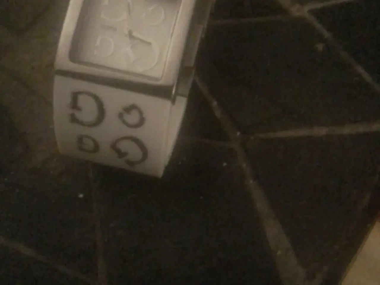 Billede 1 - Gucci armbåndsur, batterier skal fornyes