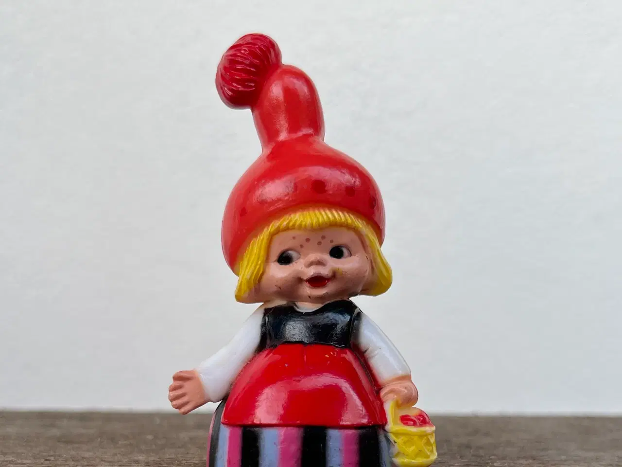 Billede 1 - Karen K nissepige med kurv.