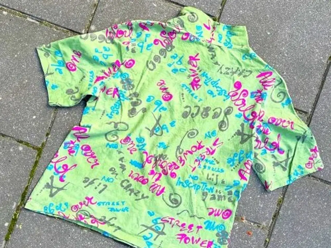 Billede 5 - T-shirt med graffiti - hjemmesyet unika