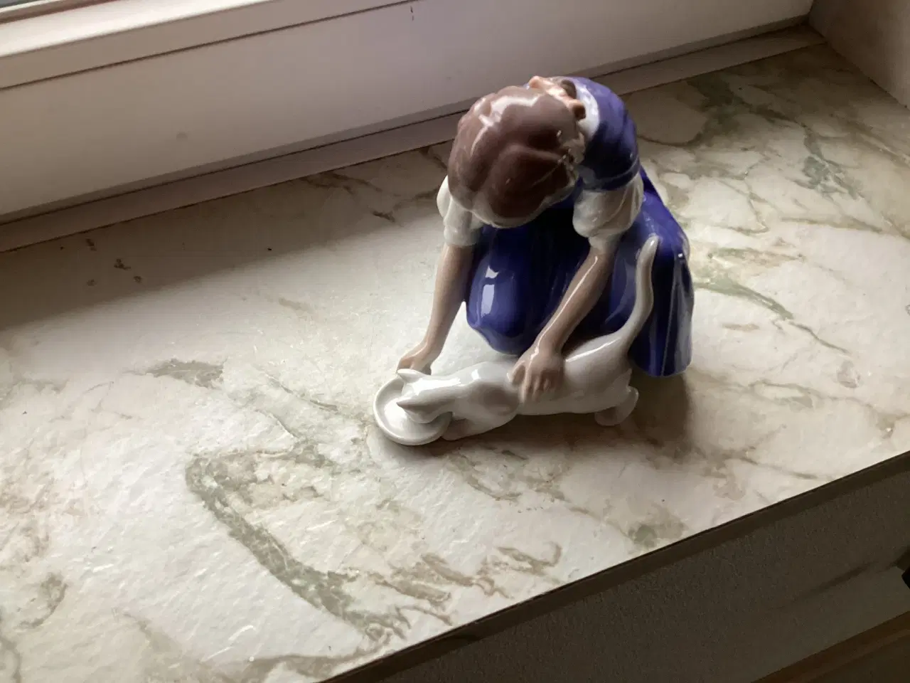 Billede 1 - Pige med kat