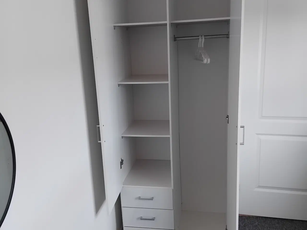 Billede 1 - Klædeskab