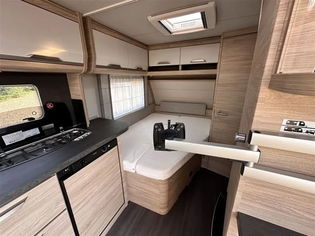 Billede 15 - 2021 - Knaus Südwind 450 FU "60 Years"   Flot campingvogn med telt og mover