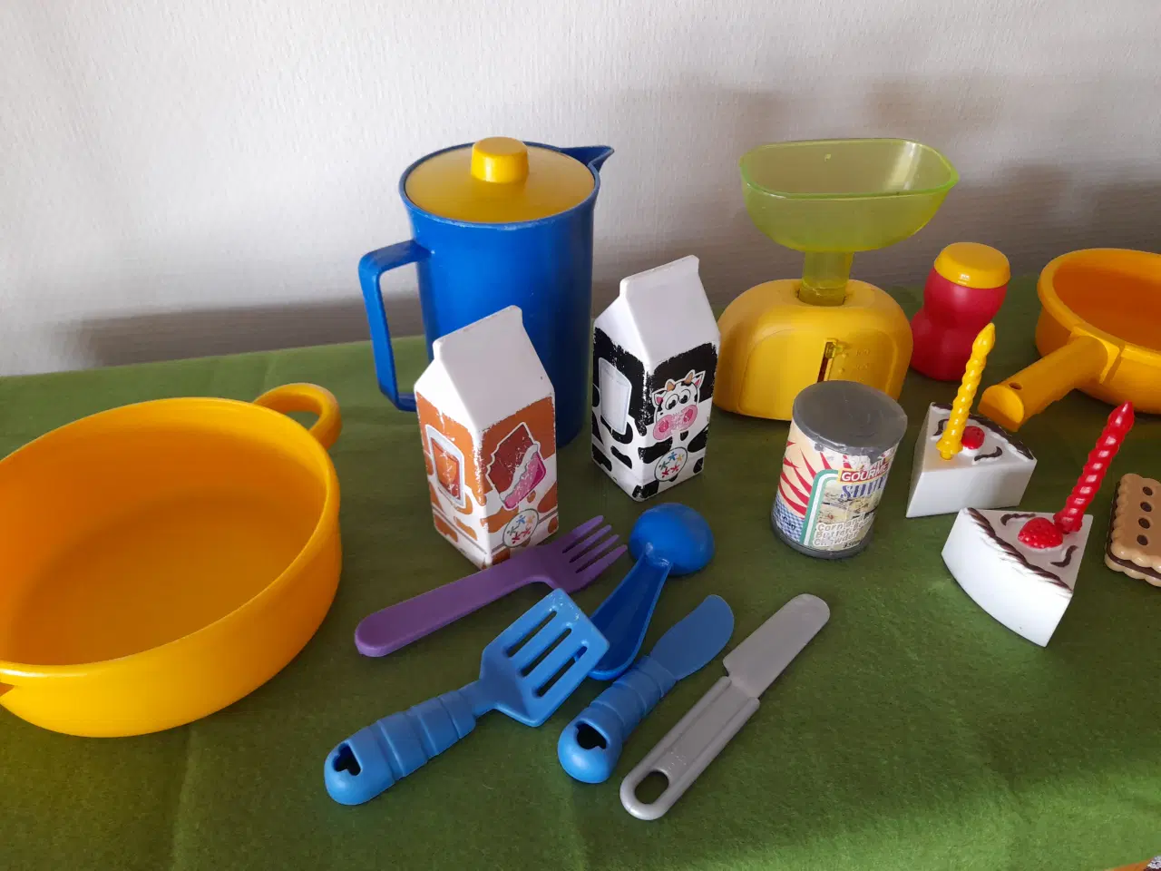 Billede 4 - Legemad, gryder, pander, køkkenvægt m.m