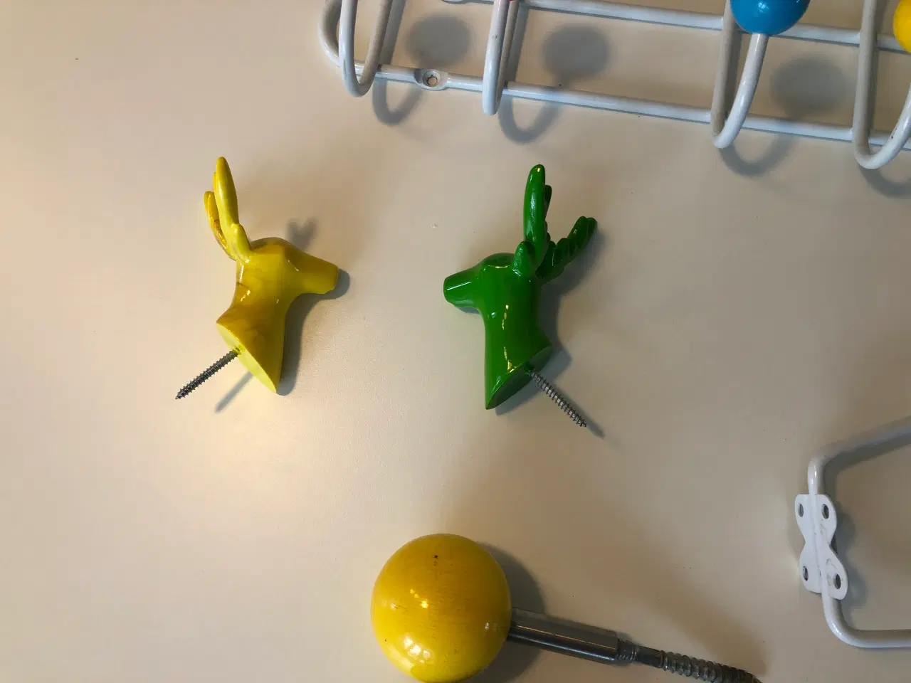 Billede 7 - Knagerække i flotte farver