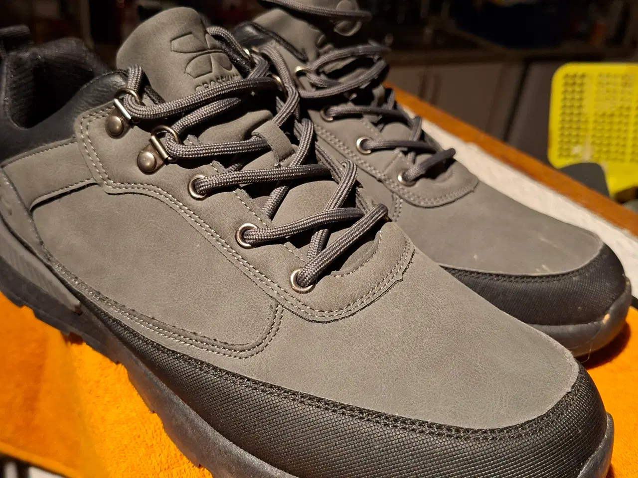 Billede 1 - Sko str 44 sælges. 