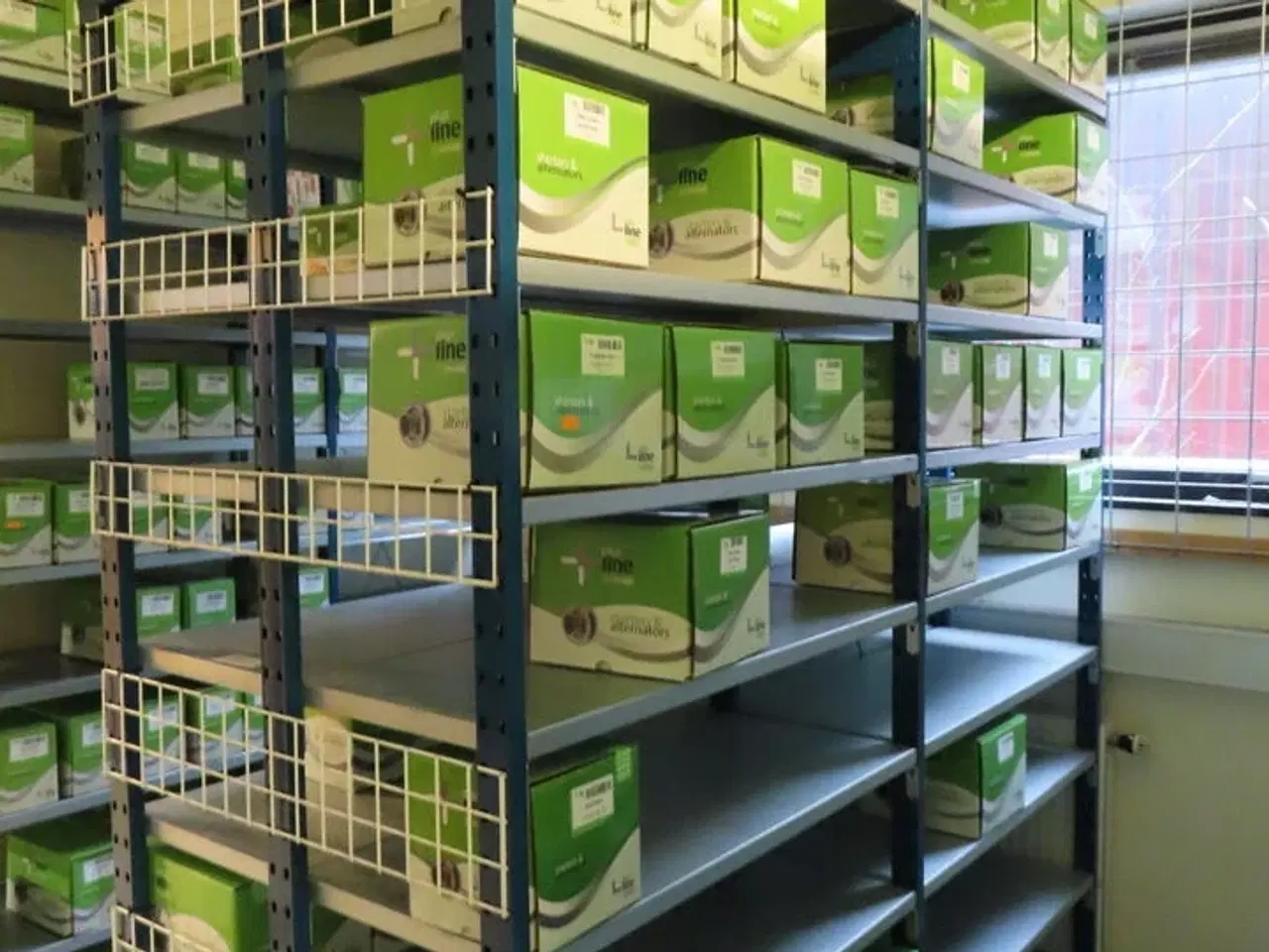 Billede 40 - 16 fag med startere og generatorer