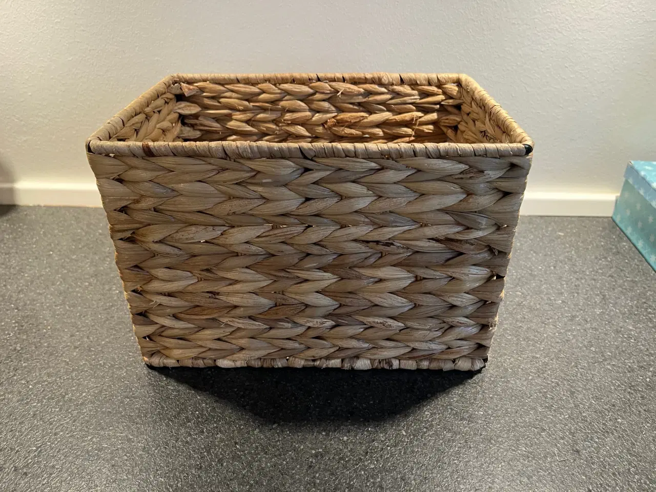 Billede 1 - Flot rektangulær opbevaringskurv i vandhyacint
