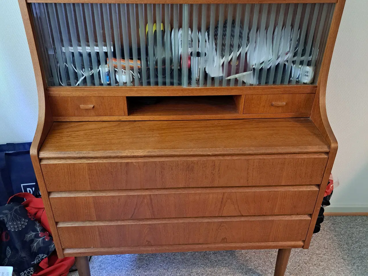 Billede 1 - Kommode med glas overdel