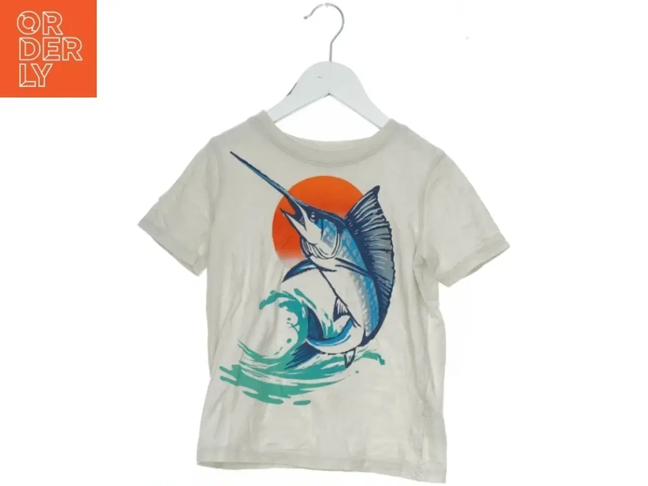 Billede 1 - Børne T-shirt med sværdfiskmotiv fra Carter’s (str. 116)