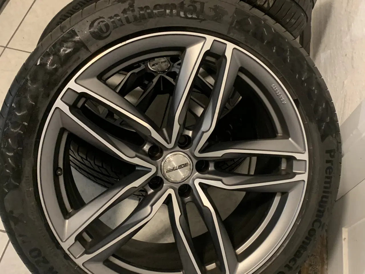 Billede 3 - 20” fælge med sommerdæk 255/45-20