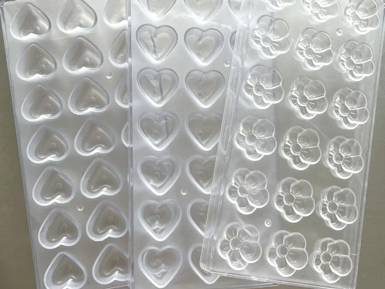 Billede 1 - 3 chokoladeforme i polycarbonat, hjerter og blomst