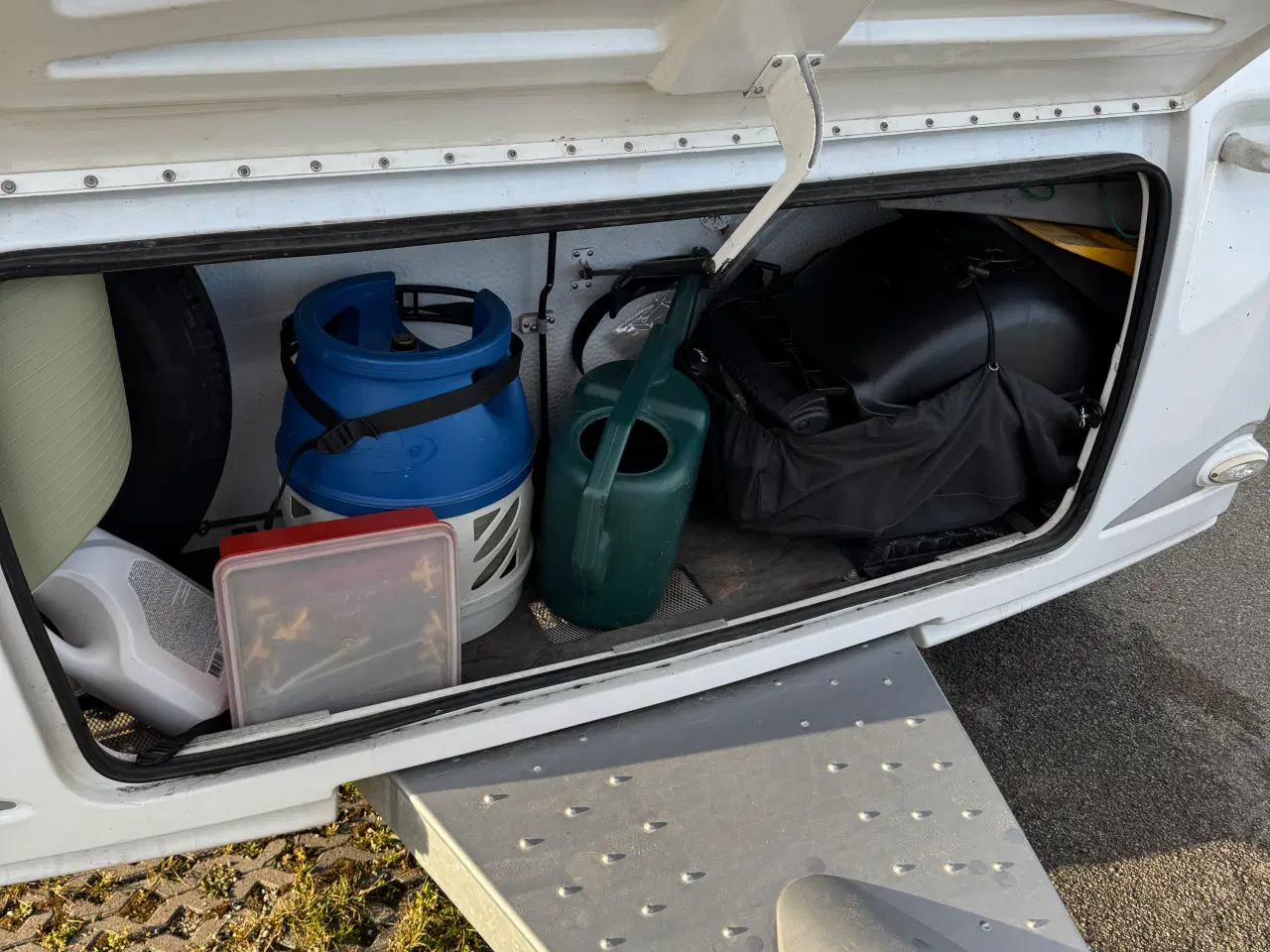 Billede 4 - •	“Udlejes: Adria Adora campingvogn – klar til som