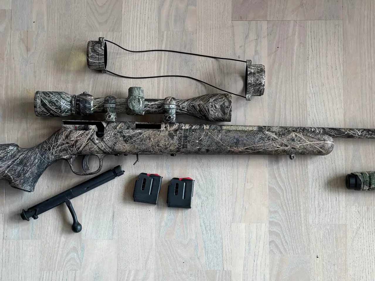 Billede 1 - Salonriffel 17 HMR Savage Camo med lyddæmper