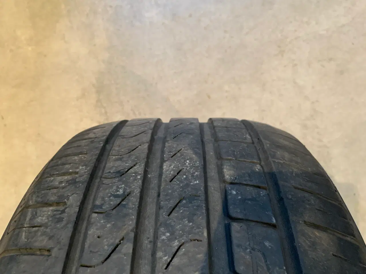 Billede 2 - PIRELLI Sommerdæk 235/45/R17