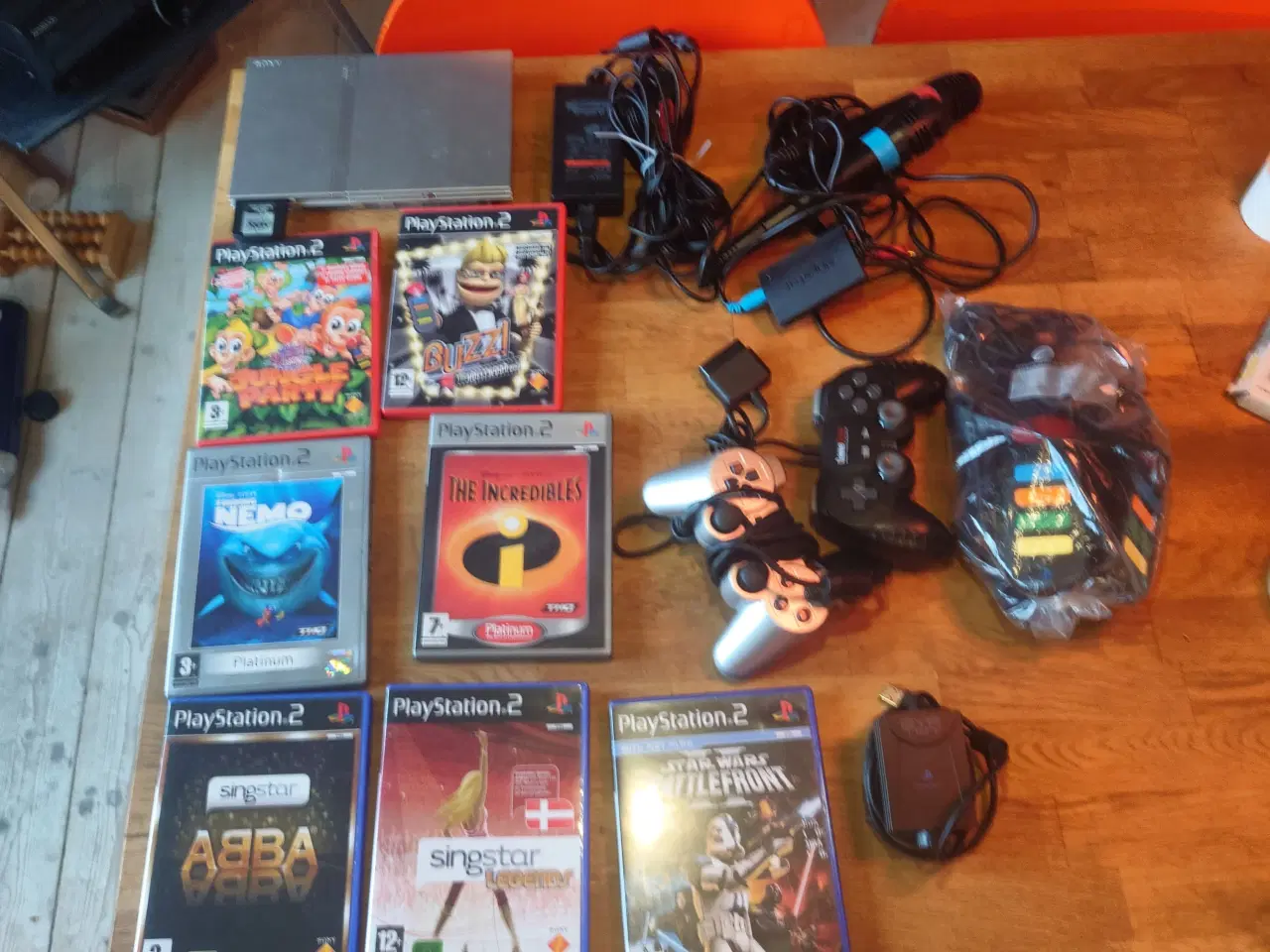 Billede 1 - playstation 2  silver med meget tilbehør og spil 