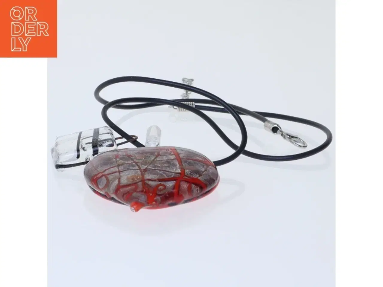 Billede 2 - Glashjerte halskæde (str. 44 cm)