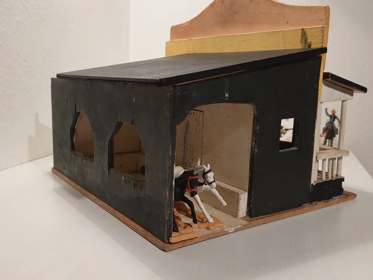 Billede 5 - Gammelt Sherifkontor m. 9 Britains+1 Timpo figur.