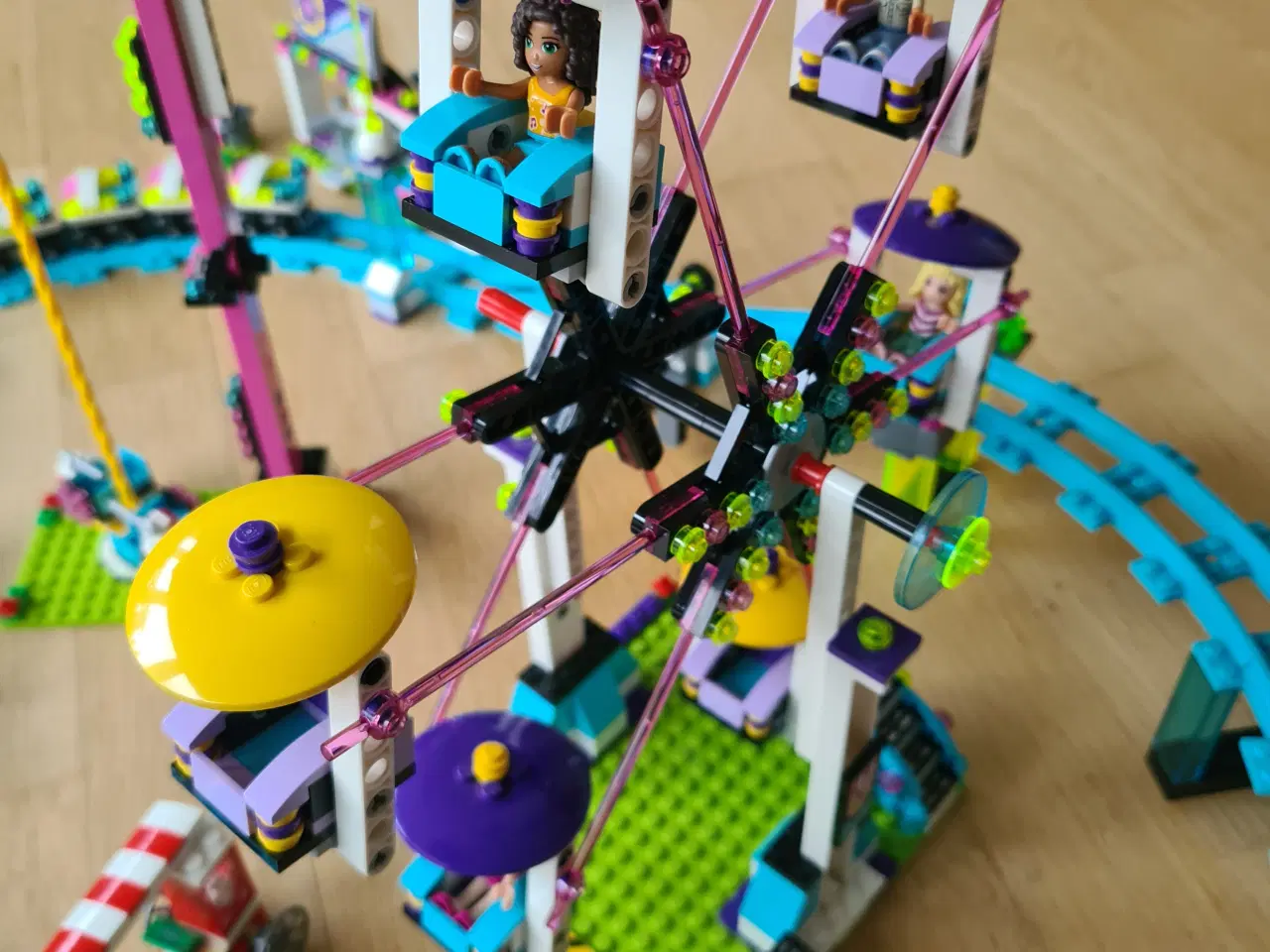 Billede 5 - LEGO Friends 41130 Forlystelsespark - rutsjebane