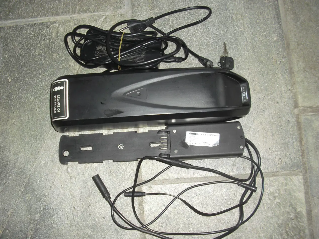 Billede 1 - Godt til Batteri X-zite e-go, og lader.