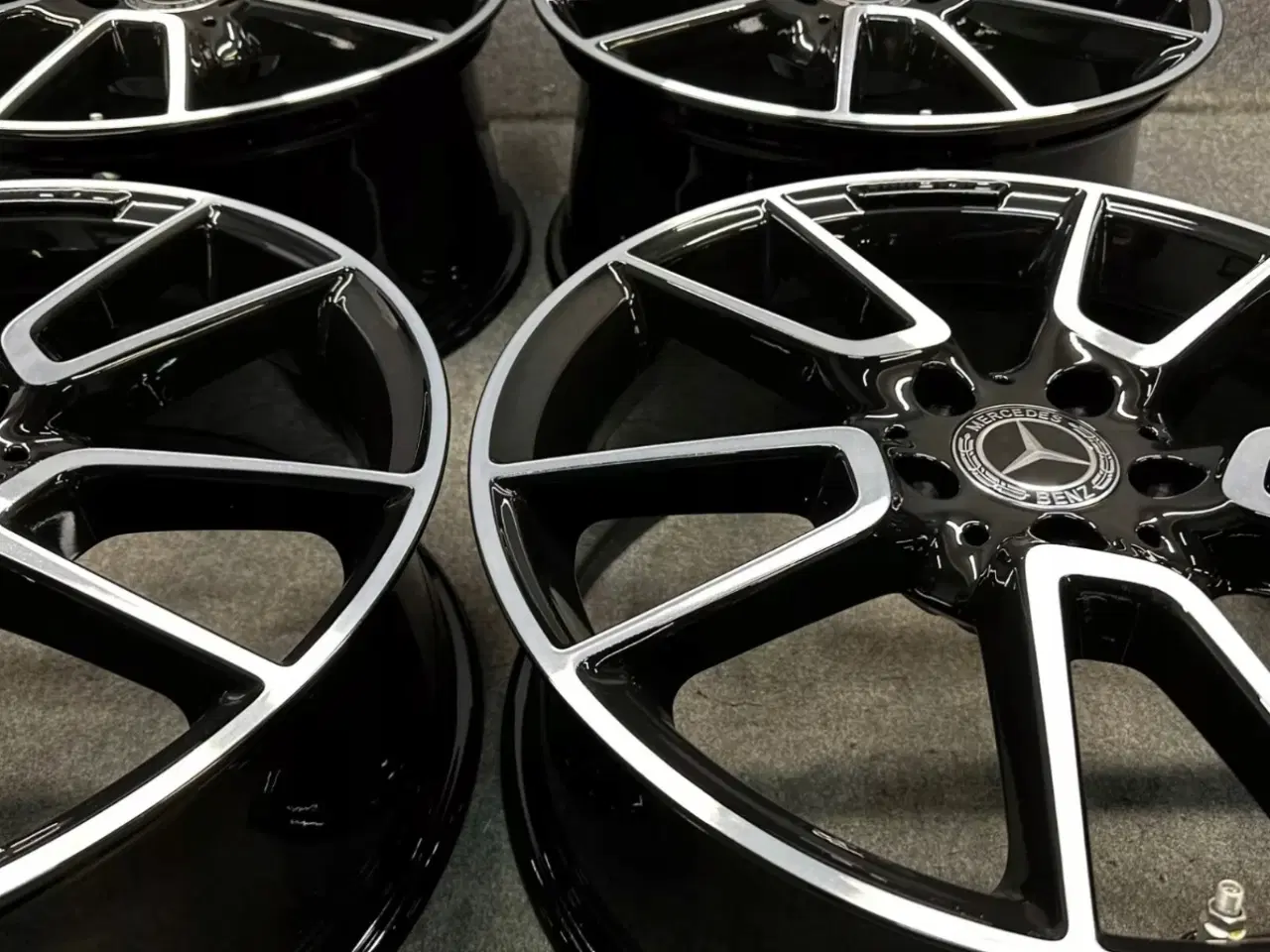 Billede 2 - ALUFÆLGE MERCEDES C 205 AMG 19"