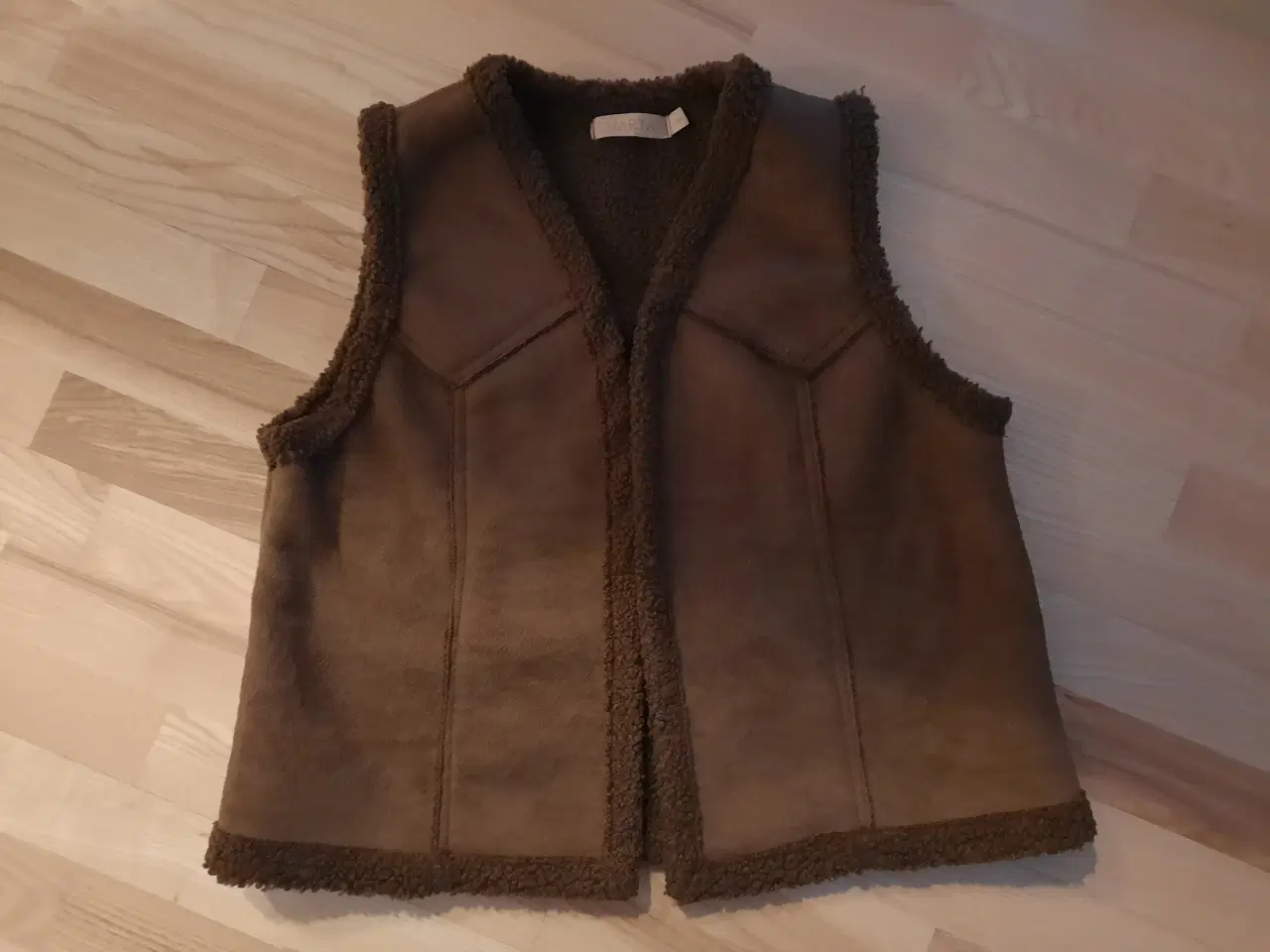 Billede 1 - Vest Marta "rulam"