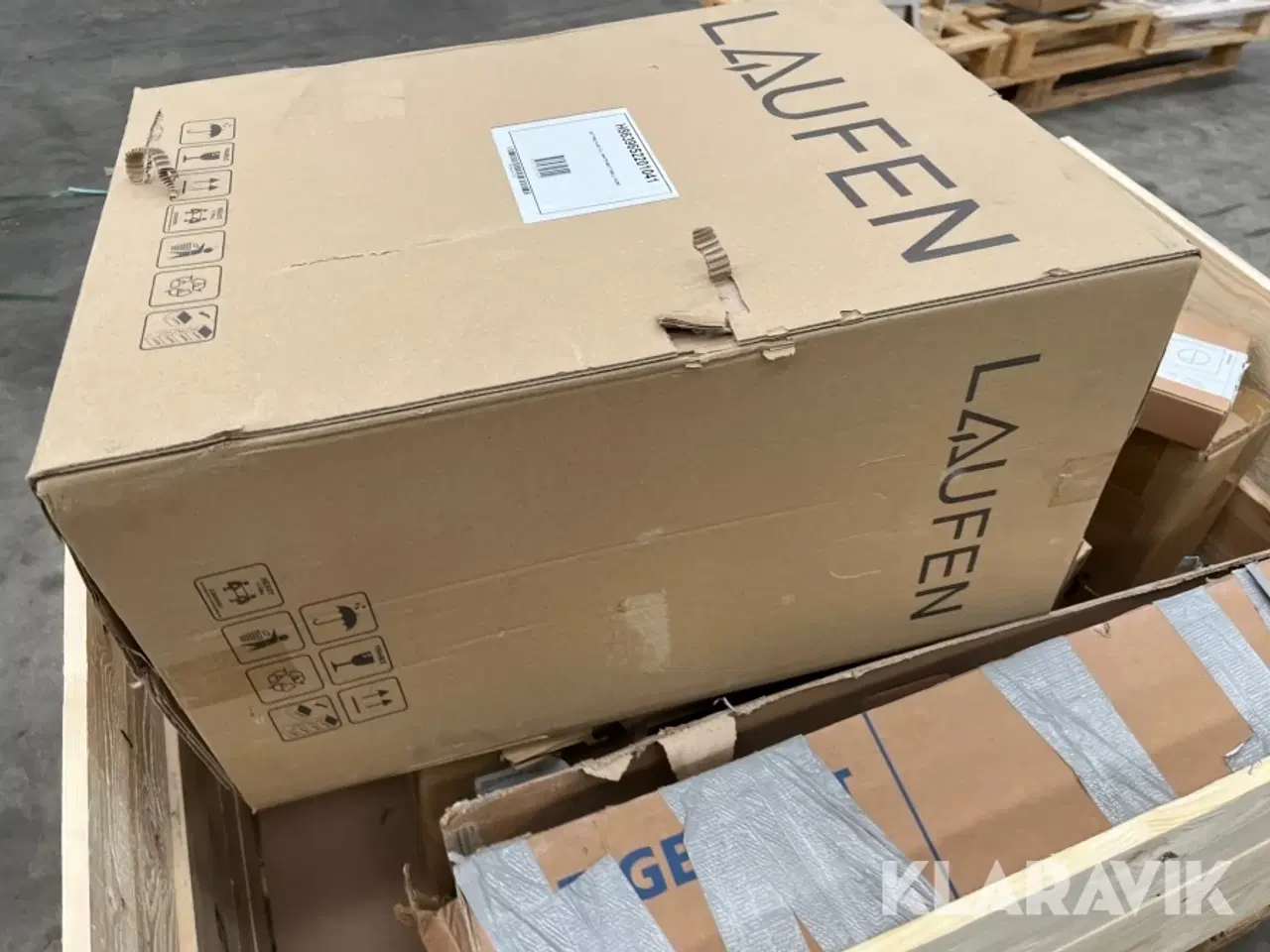 Billede 10 - Lot - Badmøbel, indbygningscisterne og toilet