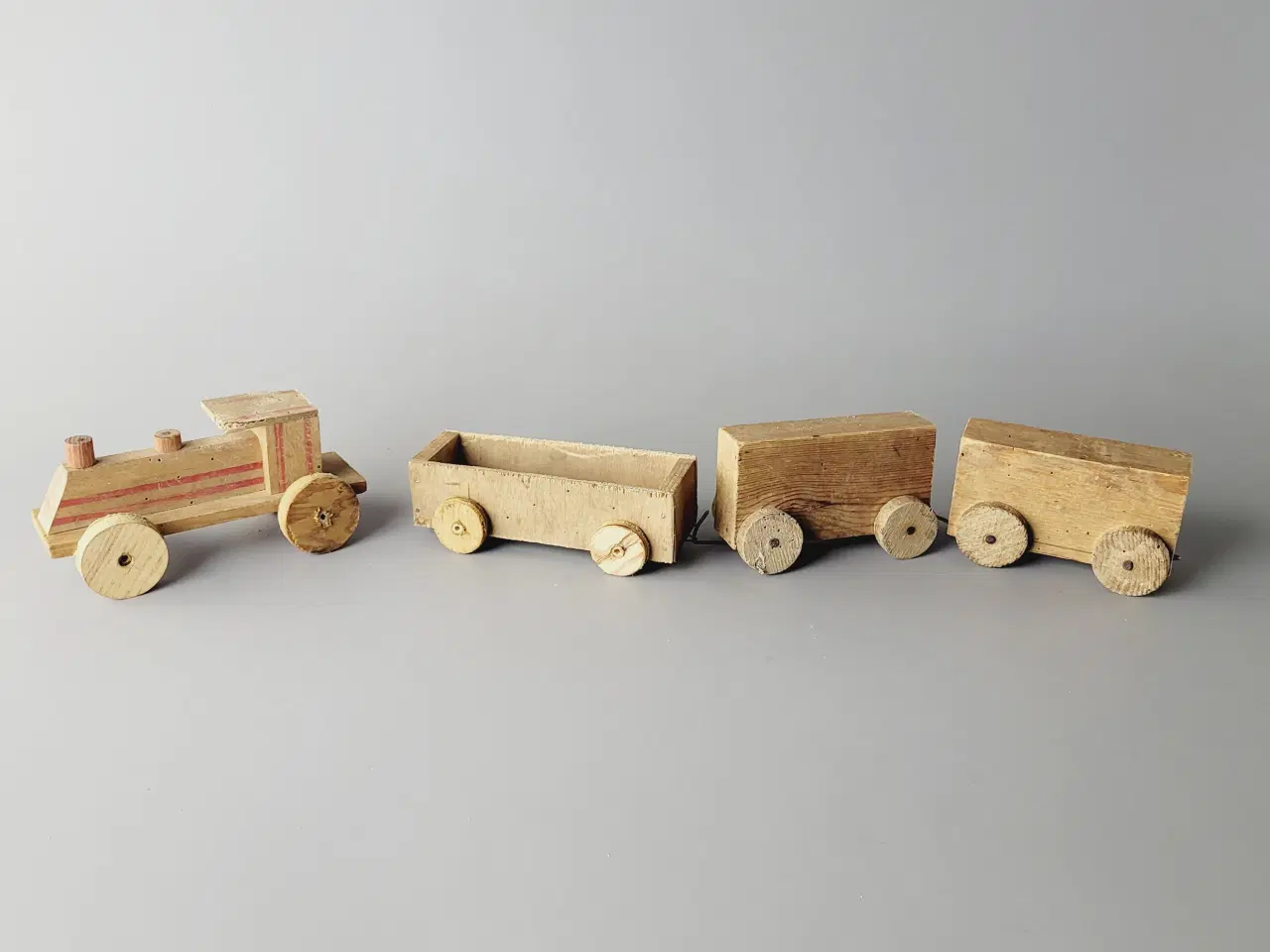 Billede 2 - ⭐️: Unik Retro trætog – Charmerende & Unikt