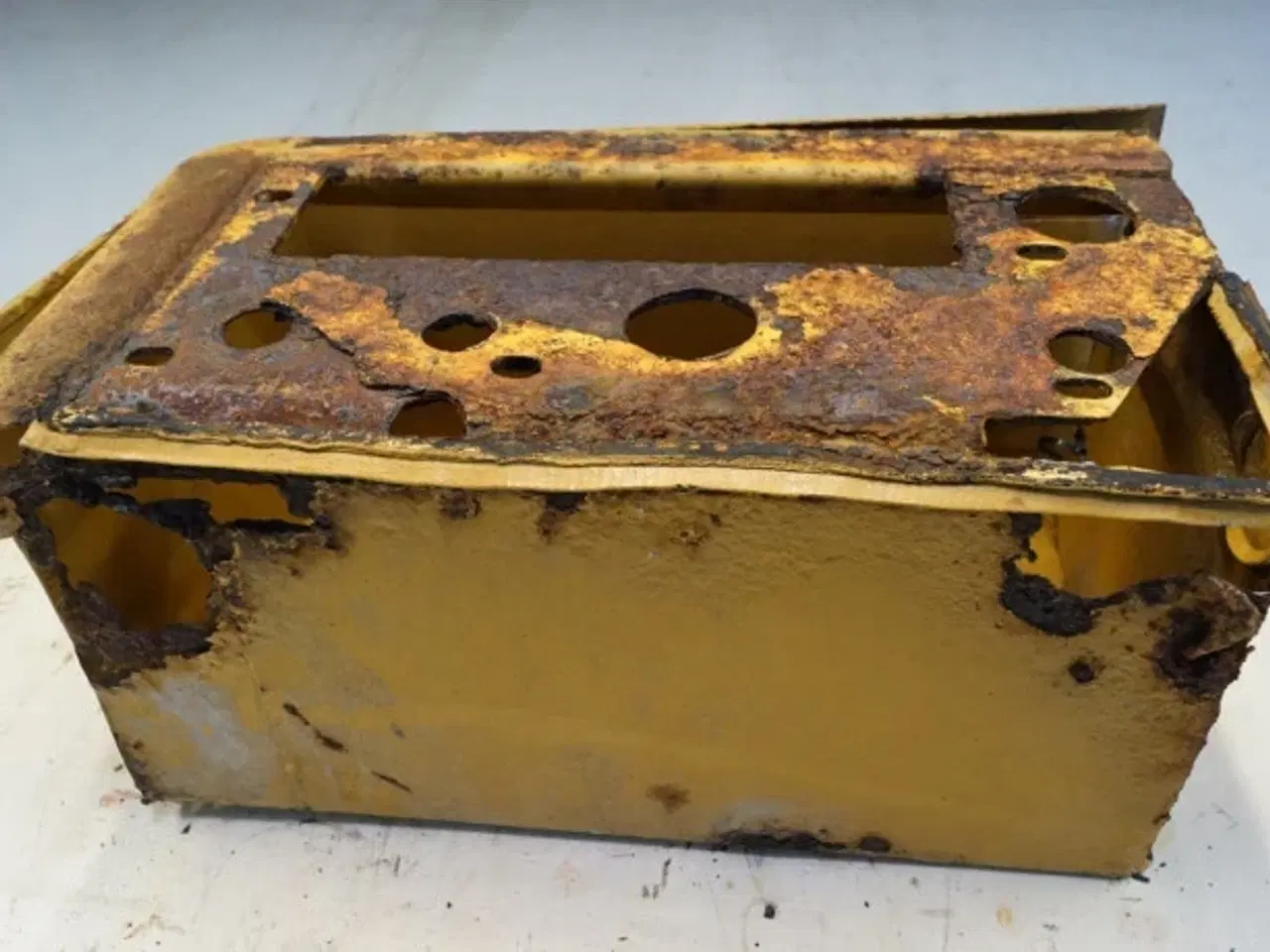 Billede 10 - Volvo L120 Baterikasse L.H. VOE11018434