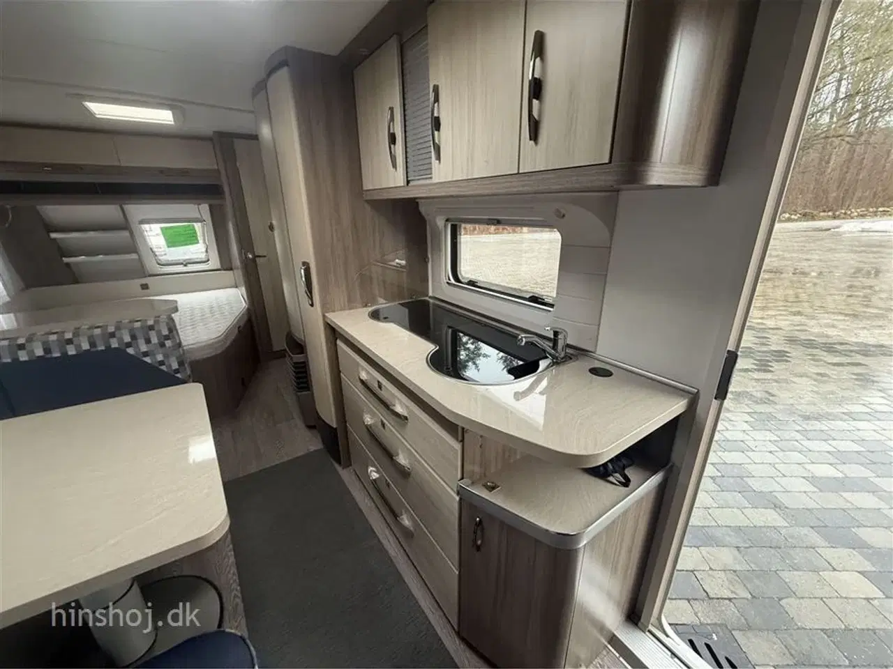 Billede 4 - 2017 - Hobby De Luxe 650 KMFe   Lækker famillie vogn med  køjevogn med dobbeltseng fra Hinshøj Caravan