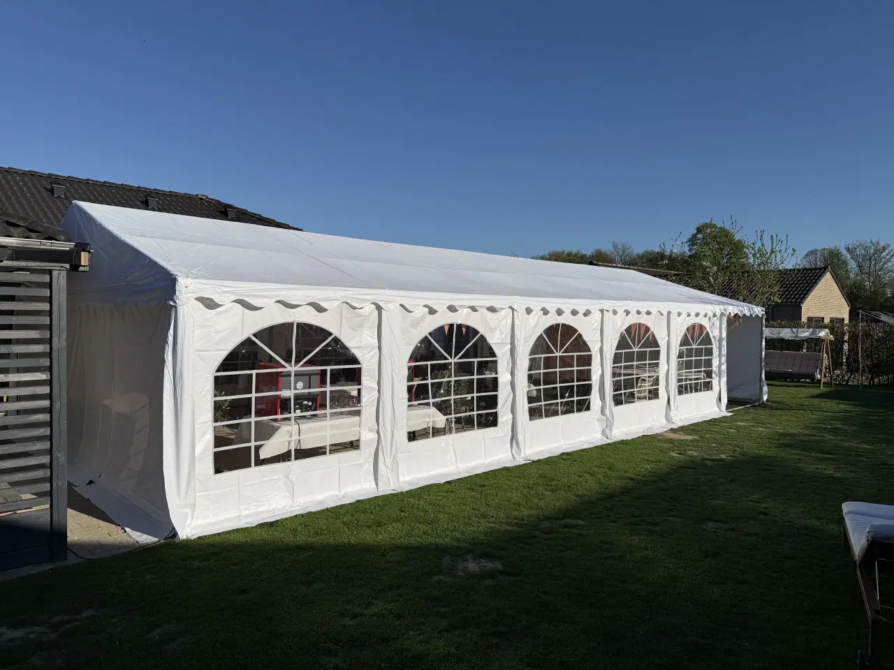 Billede 1 - Partytelt 6x12m inkl. 30 stole og 10 borde.