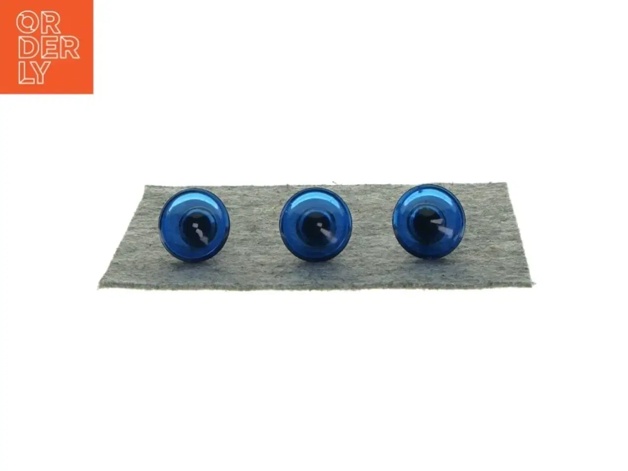 Billede 2 - Knager 3 styks (str. 3 cm x 4 cm)