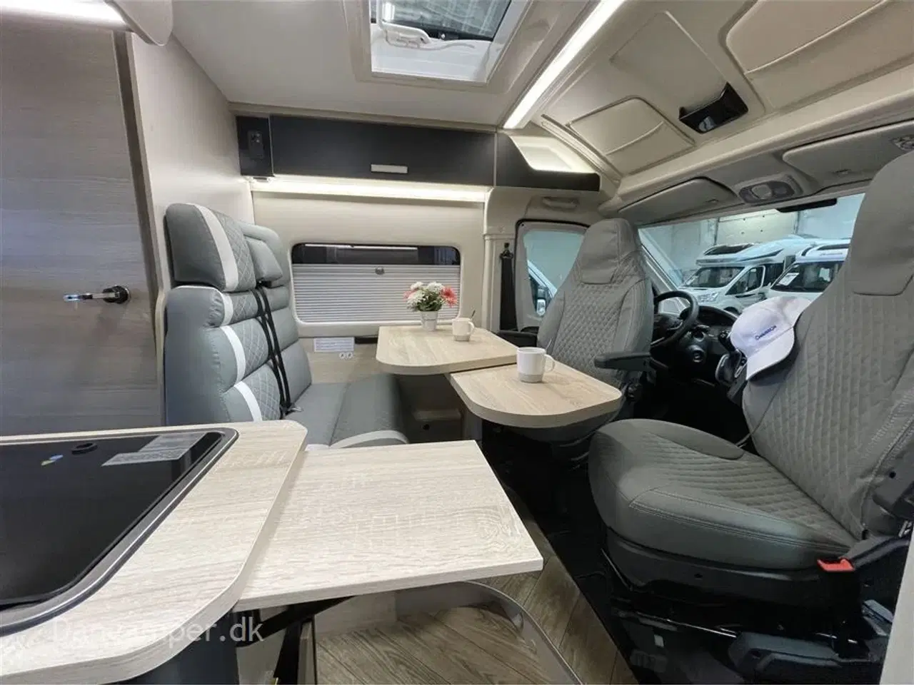 Billede 13 - 2024 - Chausson V594 Max   Flot nyt design - 5 sovepladser - van med to dobbeltsenge på tværs i køjesystem. 2,2, L motor , 140 HK, articpakke, solcelle og markise m.m.