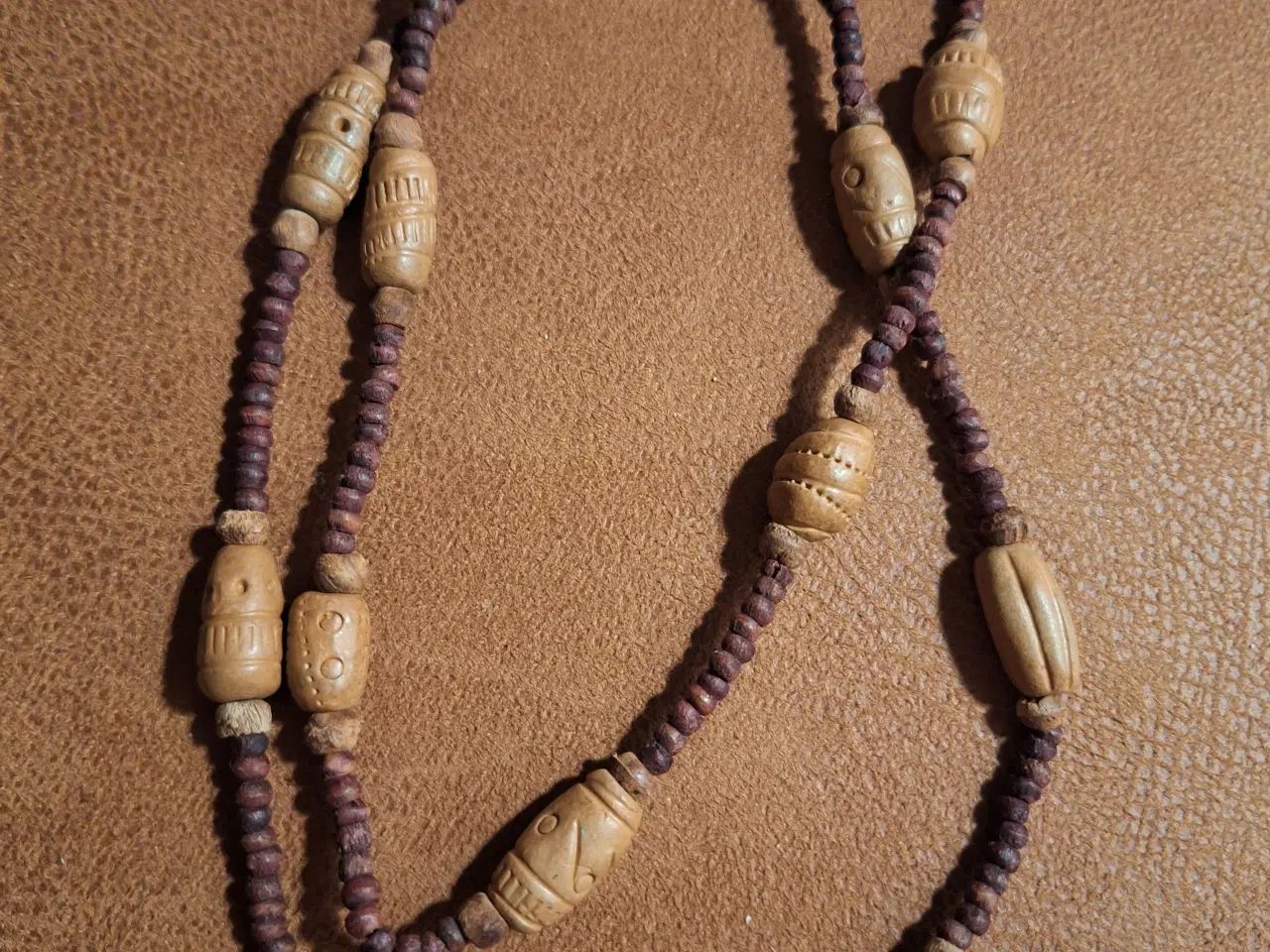Billede 1 - Lang træ halskæde 