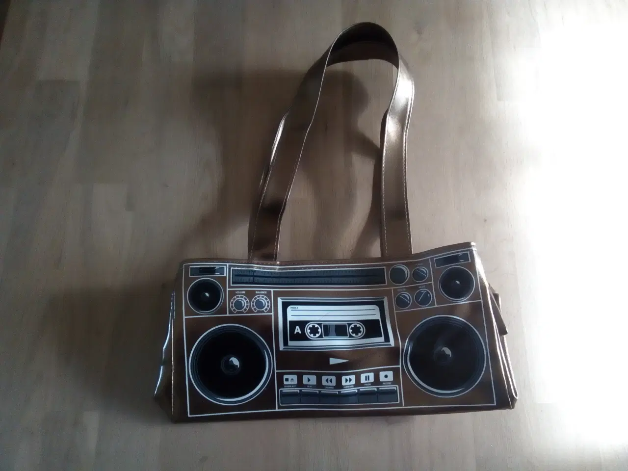 Billede 1 - Smart håndtaske med motiv af ghettoblaster