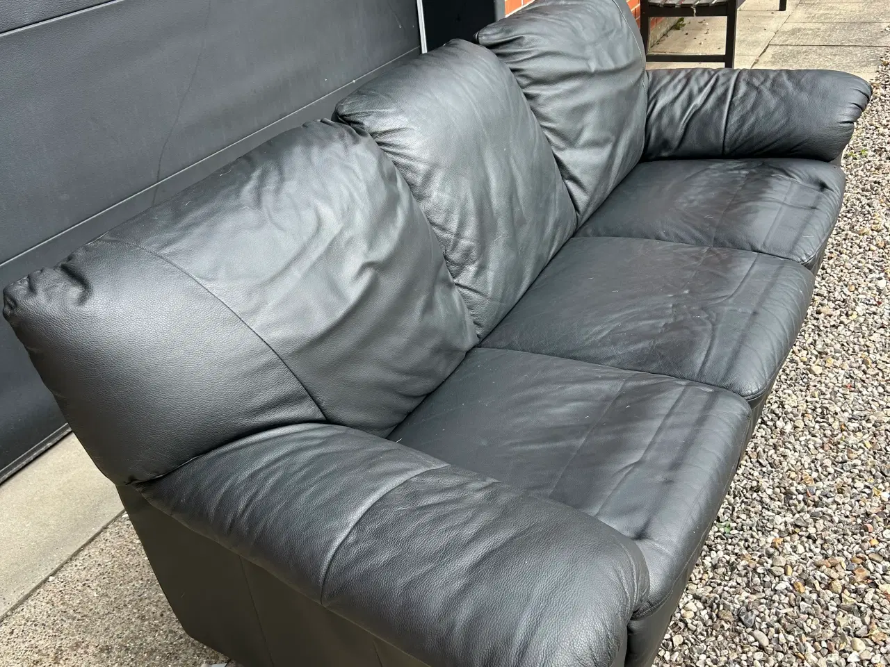 Billede 5 - Sort læder sofa - 3. pers.