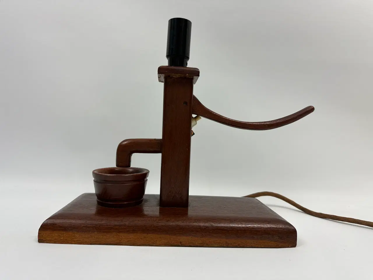 Billede 2 - Retro bordlampe i teak designet som brønd