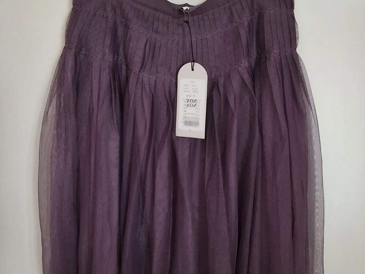 Billede 4 - Utrolig smuk HELT NY nederdel