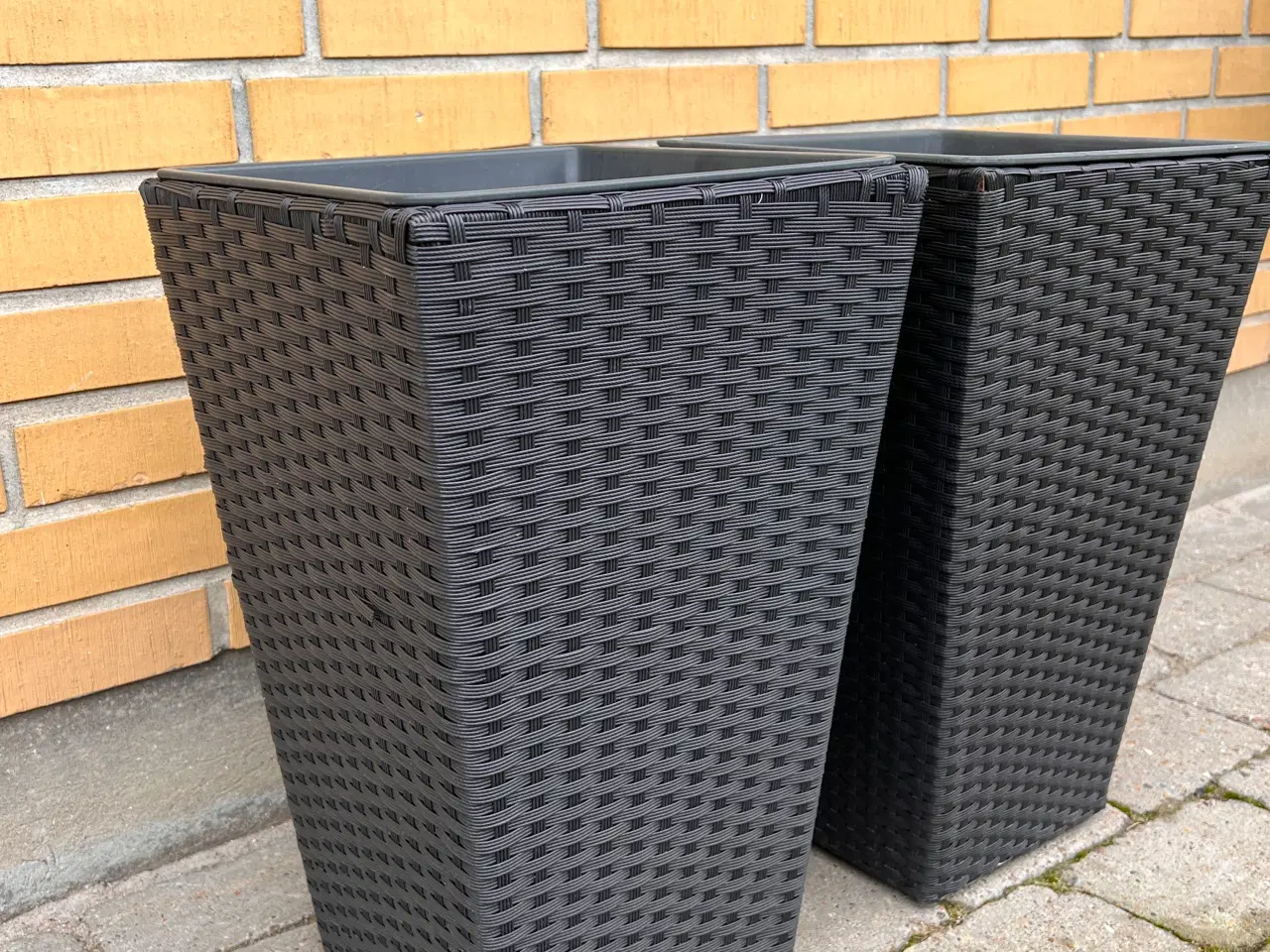 Billede 1 - 2stk. Firkantede krukker i polyraton