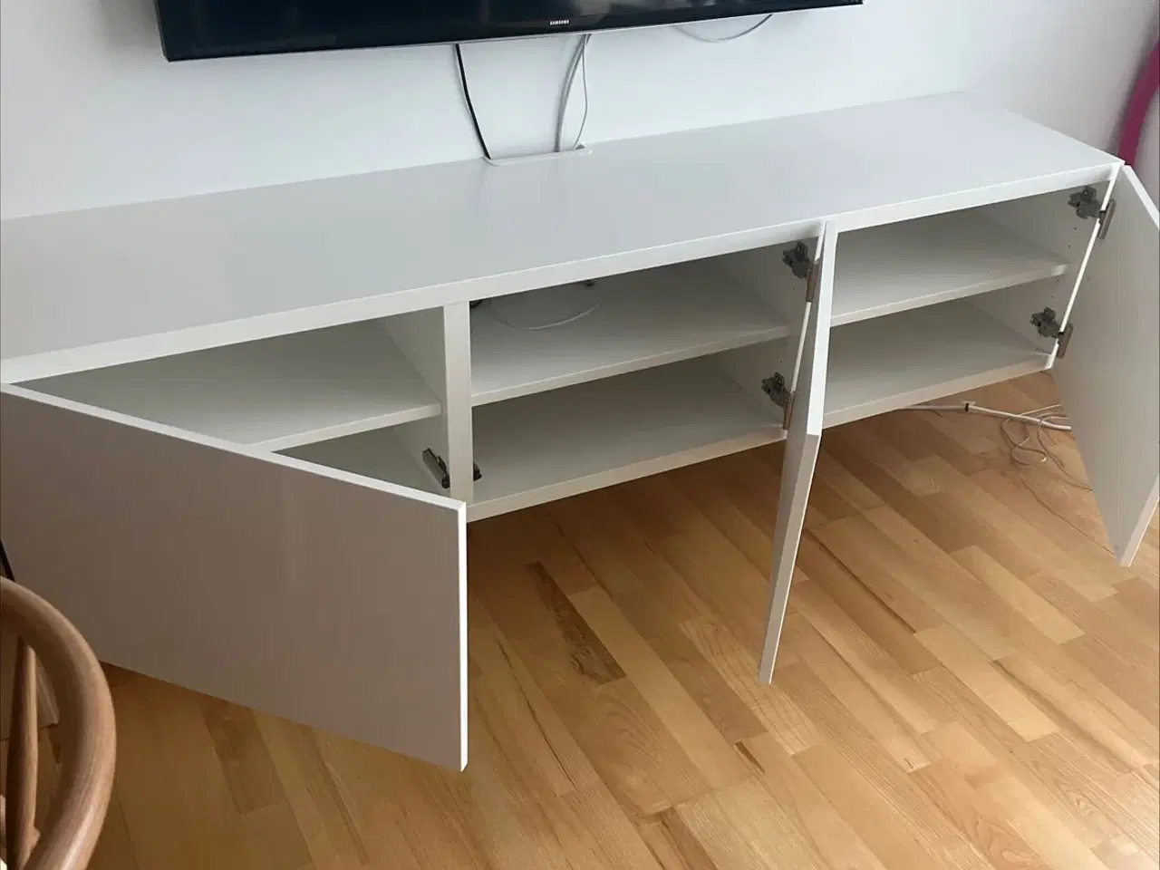 Billede 1 - TV-bord fra IKEA sælges