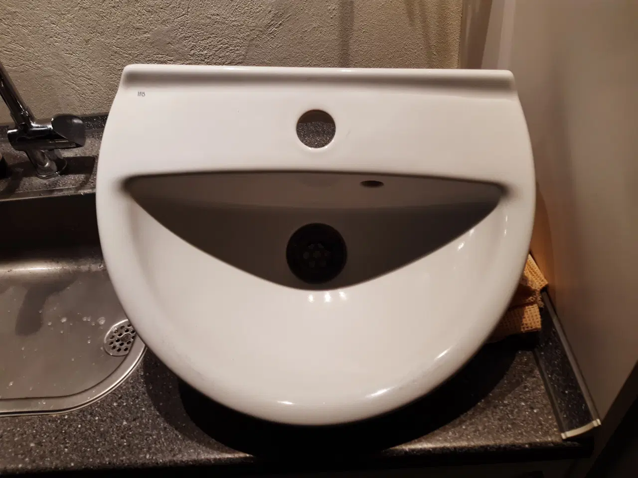 Billede 3 - Håndvask Ifø    model Spira