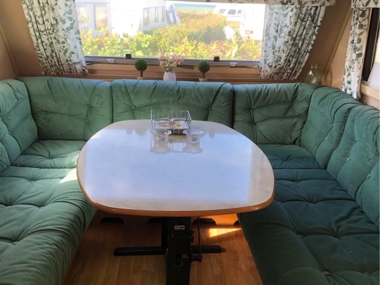 Billede 3 - Campingvogn med 1 år gammelt fortelt