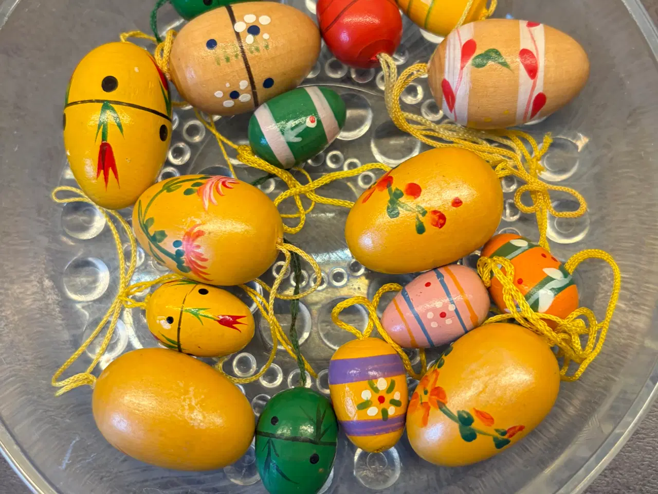 Billede 2 - Påskepynt af træ til ophæng