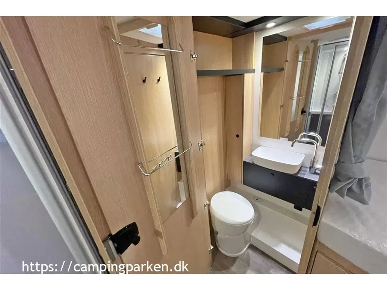 Billede 10 - 2024 - SunLight T 68 Adv. Edi. - Aut. gear Lækker autocamper med enkeltsenge, hæve/sænkeseng, automatgear og adaptiv fartpilot