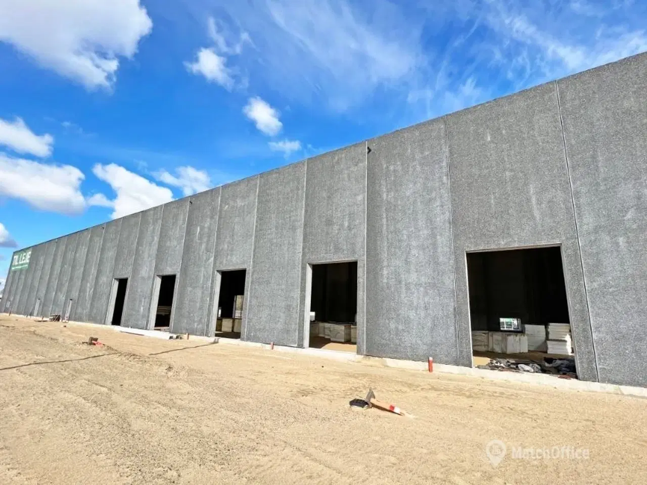 Billede 2 - Højloftet lager med udsigt til motorvejen - i alt ca. 1.460 kvm